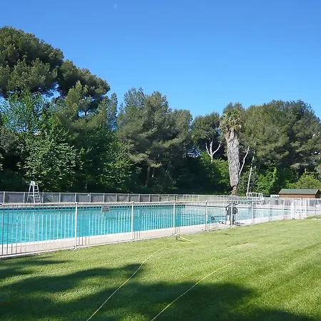 Les Morieres Ii Apartment